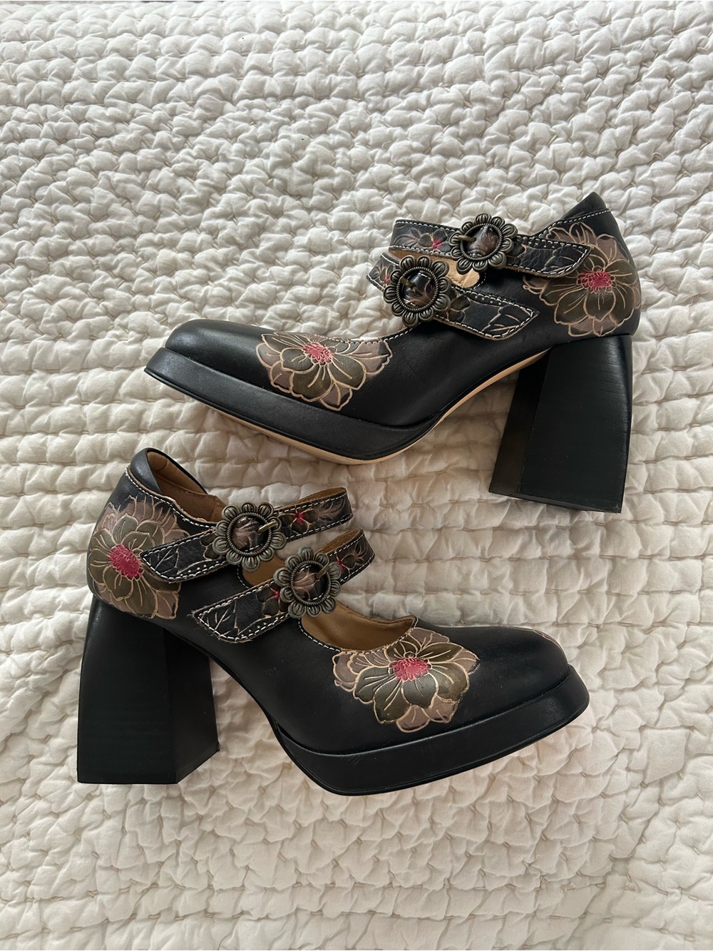 L’Artiste by Spring Salinger Mary Jane Pumps